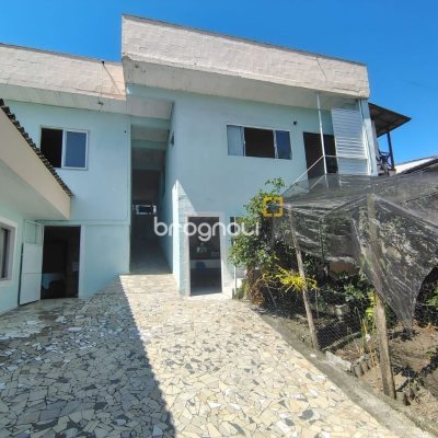 Casa com 230m², 2 garagens, no bairro Jardim Cidade de Florianópolis em São José