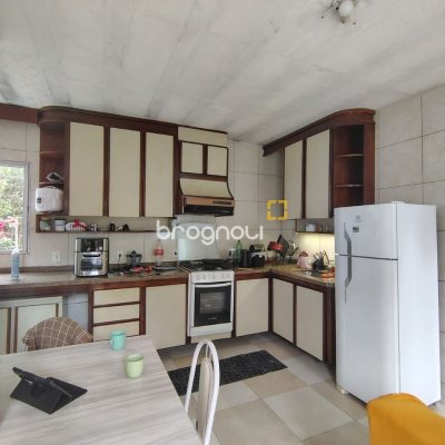 Casa com 230m², 2 garagens, no bairro Jardim Cidade de Florianópolis em São José