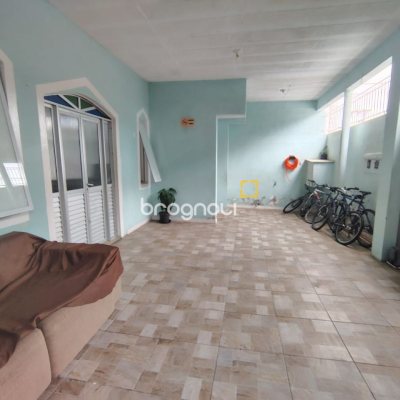 Casa com 230m², 2 garagens, no bairro Jardim Cidade de Florianópolis em São José