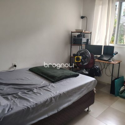Casa com 230m², 2 garagens, no bairro Jardim Cidade de Florianópolis em São José