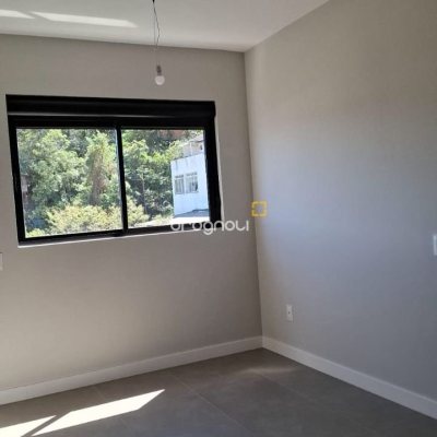 Apartamento com 98m², 3 quartos (sendo 1 suíte), 2 garagens, no bairro Saco Grande em Florianópolis