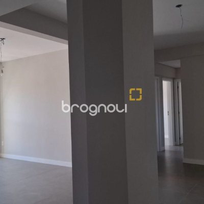 Apartamento com 98m², 3 quartos (sendo 1 suíte), 2 garagens, no bairro Saco Grande em Florianópolis