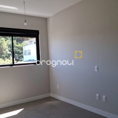 Apartamento com 98m², 3 quartos (sendo 1 suíte), 2 garagens, no bairro Saco Grande em Florianópolis