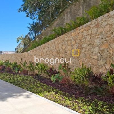 Apartamento com 98m², 3 quartos (sendo 1 suíte), 2 garagens, no bairro Saco Grande em Florianópolis