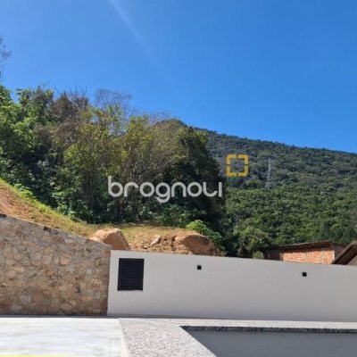 Apartamento com 98m², 3 quartos (sendo 1 suíte), 2 garagens, no bairro Saco Grande em Florianópolis