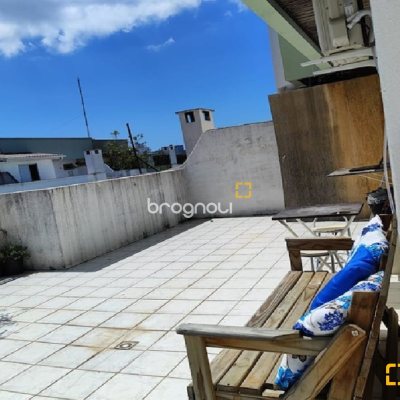Cobertura com 179m², 4 quartos (sendo 1 suíte), 2 garagens, no bairro Trindade em Florianópolis