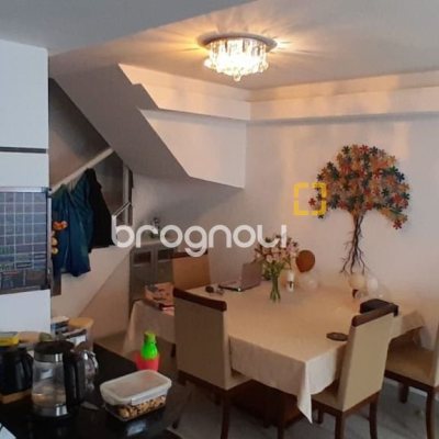 Cobertura com 179m², 4 quartos (sendo 1 suíte), 2 garagens, no bairro Trindade em Florianópolis
