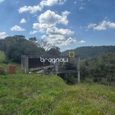 Sítio com 5112m², no bairro Invernadinha em Rancho Queimado