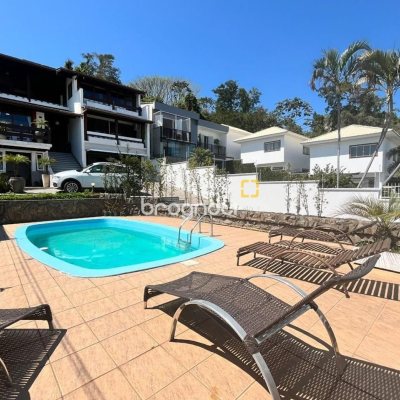 Casa com 362m², 5 quartos (sendo 1 suíte), 4 garagens, no bairro Abraão em Florianópolis