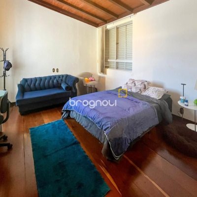 Casa com 362m², 5 quartos (sendo 1 suíte), 4 garagens, no bairro Abraão em Florianópolis