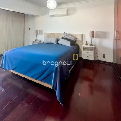 Casa com 362m², 5 quartos (sendo 1 suíte), 4 garagens, no bairro Abraão em Florianópolis