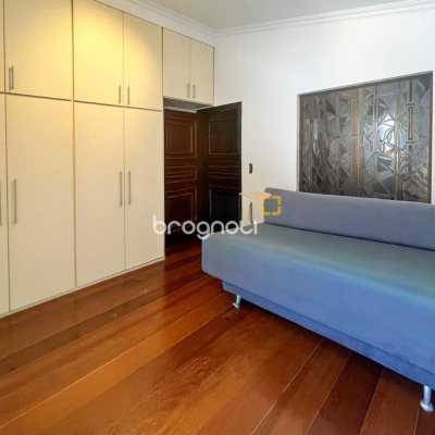 Casa com 362m², 5 quartos (sendo 1 suíte), 4 garagens, no bairro Abraão em Florianópolis