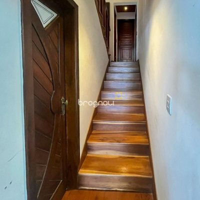 Casa com 362m², 5 quartos (sendo 1 suíte), 4 garagens, no bairro Abraão em Florianópolis