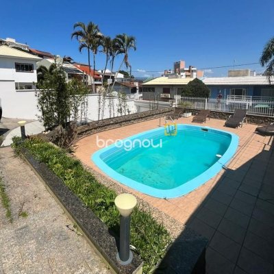 Casa com 362m², 5 quartos (sendo 1 suíte), 4 garagens, no bairro Abraão em Florianópolis