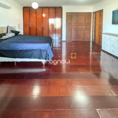 Casa com 362m², 5 quartos (sendo 1 suíte), 4 garagens, no bairro Abraão em Florianópolis