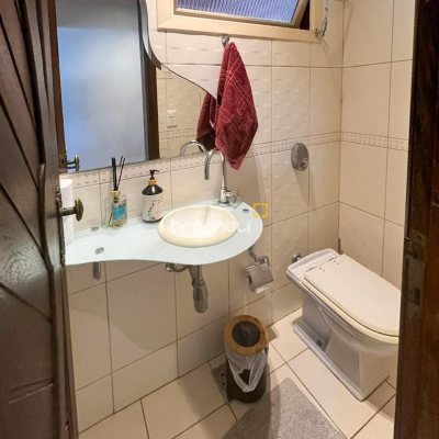 Casa com 362m², 5 quartos (sendo 1 suíte), 4 garagens, no bairro Abraão em Florianópolis
