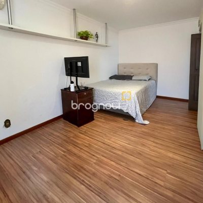 Casa com 362m², 5 quartos (sendo 1 suíte), 4 garagens, no bairro Abraão em Florianópolis