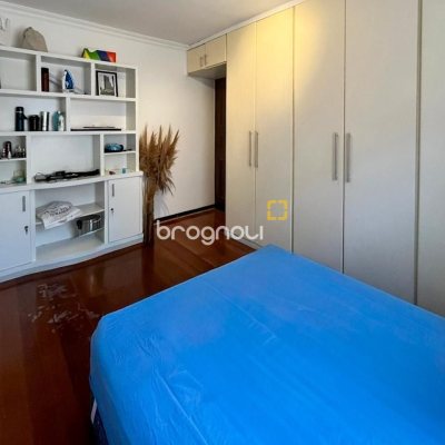 Casa com 362m², 5 quartos (sendo 1 suíte), 4 garagens, no bairro Abraão em Florianópolis