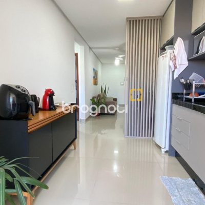 Apartamento com 80m², 2 quartos (sendo 1 suíte), 1 garagem, no bairro São João do Rio Vermelho em Florianópolis
