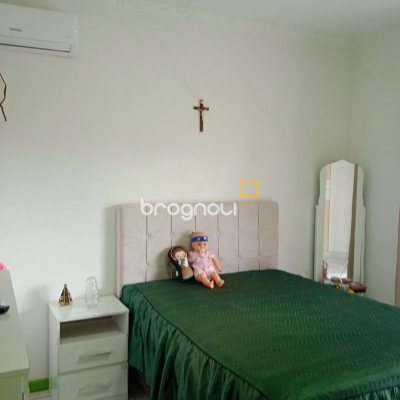 Casa com 260m², 3 quartos (sendo 1 suíte), 6 garagens, no bairro Nossa Senhora do Rosário em São José