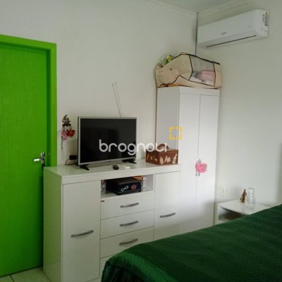 Casa com 260m², 3 quartos (sendo 1 suíte), 6 garagens, no bairro Nossa Senhora do Rosário em São José