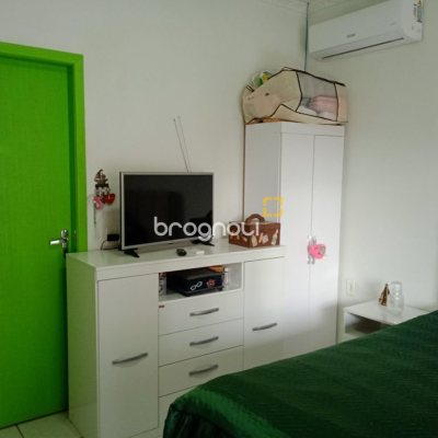 Casa com 260m², 3 quartos (sendo 1 suíte), 6 garagens, no bairro Nossa Senhora do Rosário em São José
