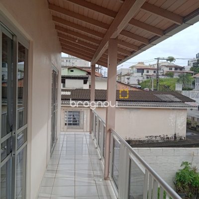 Casa com 260m², 3 quartos (sendo 1 suíte), 6 garagens, no bairro Nossa Senhora do Rosário em São José