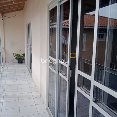 Casa com 260m², 3 quartos (sendo 1 suíte), 6 garagens, no bairro Nossa Senhora do Rosário em São José