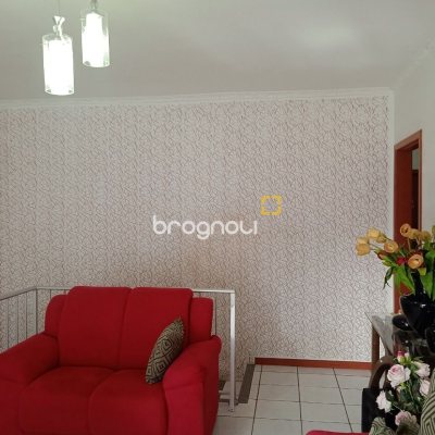Casa com 260m², 3 quartos (sendo 1 suíte), 6 garagens, no bairro Nossa Senhora do Rosário em São José
