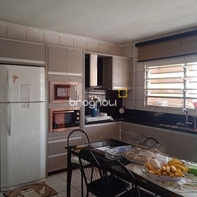 Casa com 260m², 3 quartos (sendo 1 suíte), 6 garagens, no bairro Nossa Senhora do Rosário em São José
