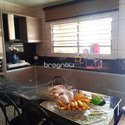 Casa com 260m², 3 quartos (sendo 1 suíte), 6 garagens, no bairro Nossa Senhora do Rosário em São José
