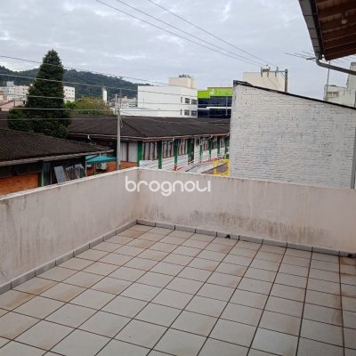 Casa com 260m², 3 quartos (sendo 1 suíte), 6 garagens, no bairro Nossa Senhora do Rosário em São José