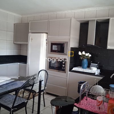 Casa com 260m², 3 quartos (sendo 1 suíte), 6 garagens, no bairro Nossa Senhora do Rosário em São José