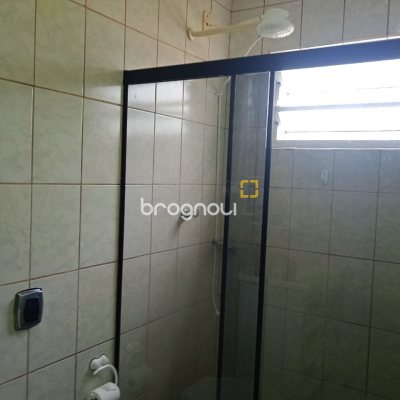 Casa com 260m², 3 quartos (sendo 1 suíte), 6 garagens, no bairro Nossa Senhora do Rosário em São José