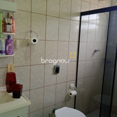 Casa com 260m², 3 quartos (sendo 1 suíte), 6 garagens, no bairro Nossa Senhora do Rosário em São José
