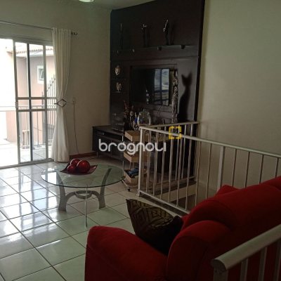 Casa com 260m², 3 quartos (sendo 1 suíte), 6 garagens, no bairro Nossa Senhora do Rosário em São José