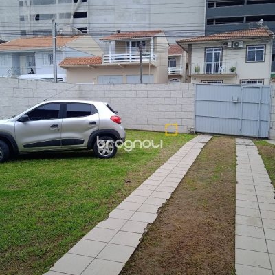 Casa com 260m², 3 quartos (sendo 1 suíte), 6 garagens, no bairro Nossa Senhora do Rosário em São José