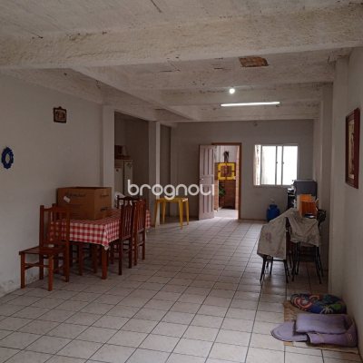 Casa com 260m², 3 quartos (sendo 1 suíte), 6 garagens, no bairro Nossa Senhora do Rosário em São José