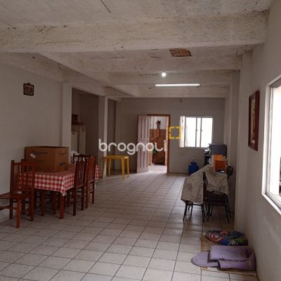 Casa com 260m², 3 quartos (sendo 1 suíte), 6 garagens, no bairro Nossa Senhora do Rosário em São José