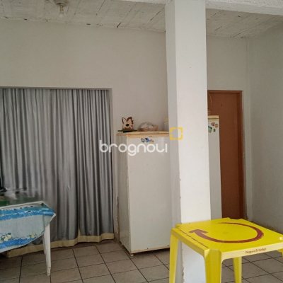 Casa com 260m², 3 quartos (sendo 1 suíte), 6 garagens, no bairro Nossa Senhora do Rosário em São José