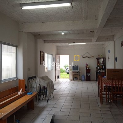 Casa com 260m², 3 quartos (sendo 1 suíte), 6 garagens, no bairro Nossa Senhora do Rosário em São José