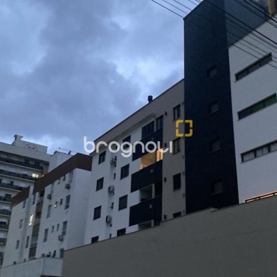 Apartamento com 65m², 2 quartos (sendo 1 suíte), 2 garagens, no bairro Pedra Branca em Palhoça