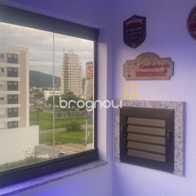 Apartamento com 65m², 2 quartos (sendo 1 suíte), 2 garagens, no bairro Pedra Branca em Palhoça