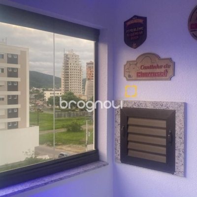Apartamento com 65m², 2 quartos (sendo 1 suíte), 2 garagens, no bairro Pedra Branca em Palhoça