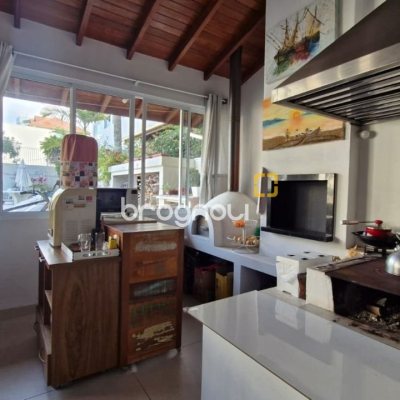 Casa de Condomínio com 550m², 7 quartos (sendo 6 suítes), 2 garagens, no bairro Ingleses em Florianópolis