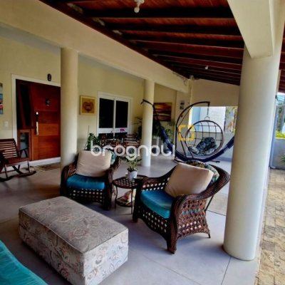 Casa de Condomínio com 550m², 7 quartos (sendo 6 suítes), 2 garagens, no bairro Ingleses em Florianópolis