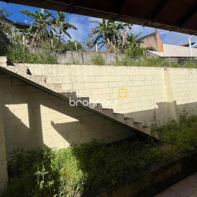 Casa com 189m², 3 quartos (sendo 1 suíte), 4 garagens, no bairro Centro em São José