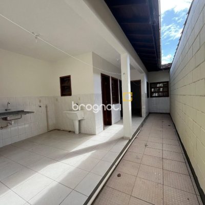 Casa com 189m², 3 quartos (sendo 1 suíte), 4 garagens, no bairro Centro em São José