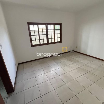 Casa com 189m², 3 quartos (sendo 1 suíte), 4 garagens, no bairro Centro em São José