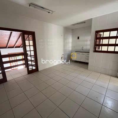 Casa com 189m², 3 quartos (sendo 1 suíte), 4 garagens, no bairro Centro em São José